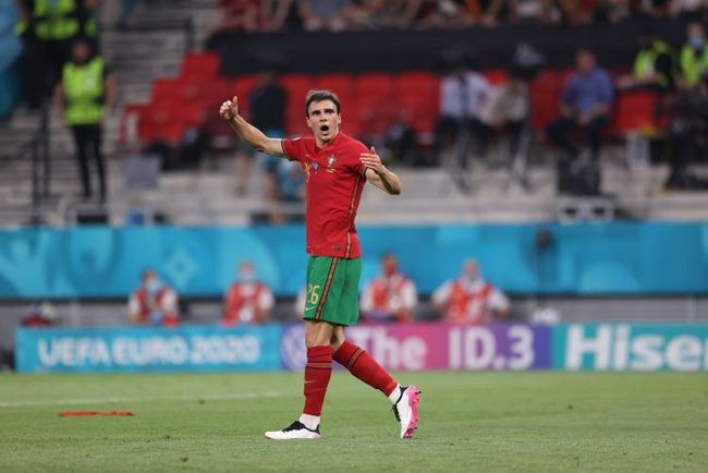演员的伟大在此处变得更加具象。
